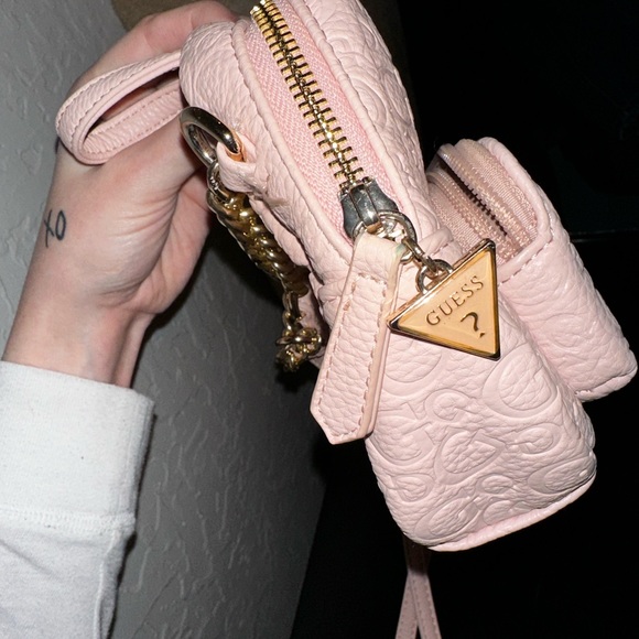 Guess Crossbody - Picture 4 of 5